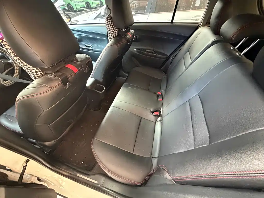 Toyota Yaris L — миниатюра 6