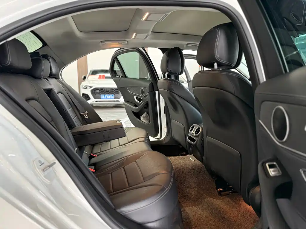 Mercedes-Benz C-Class — миниатюра 16
