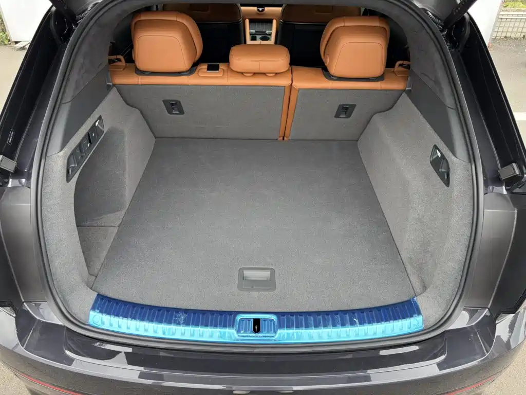 Audi E7X — миниатюра 6