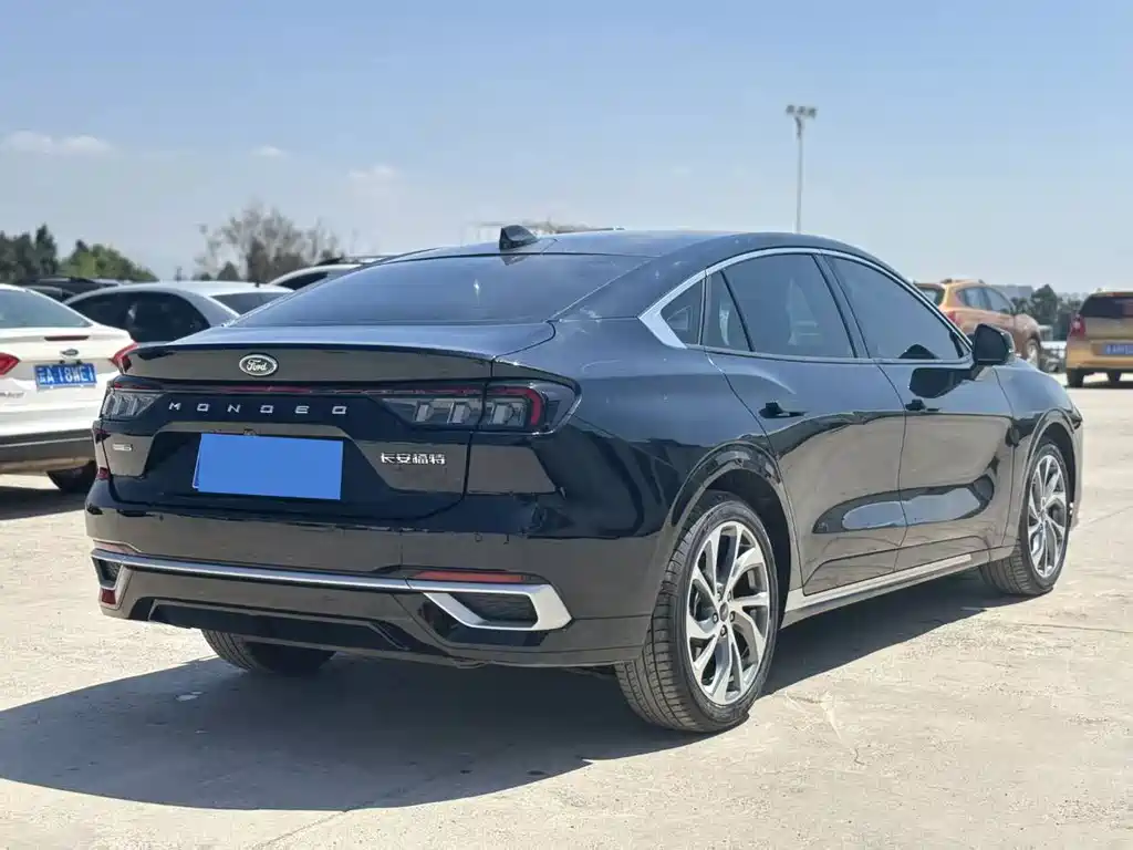 Ford Mondeo — миниатюра 7