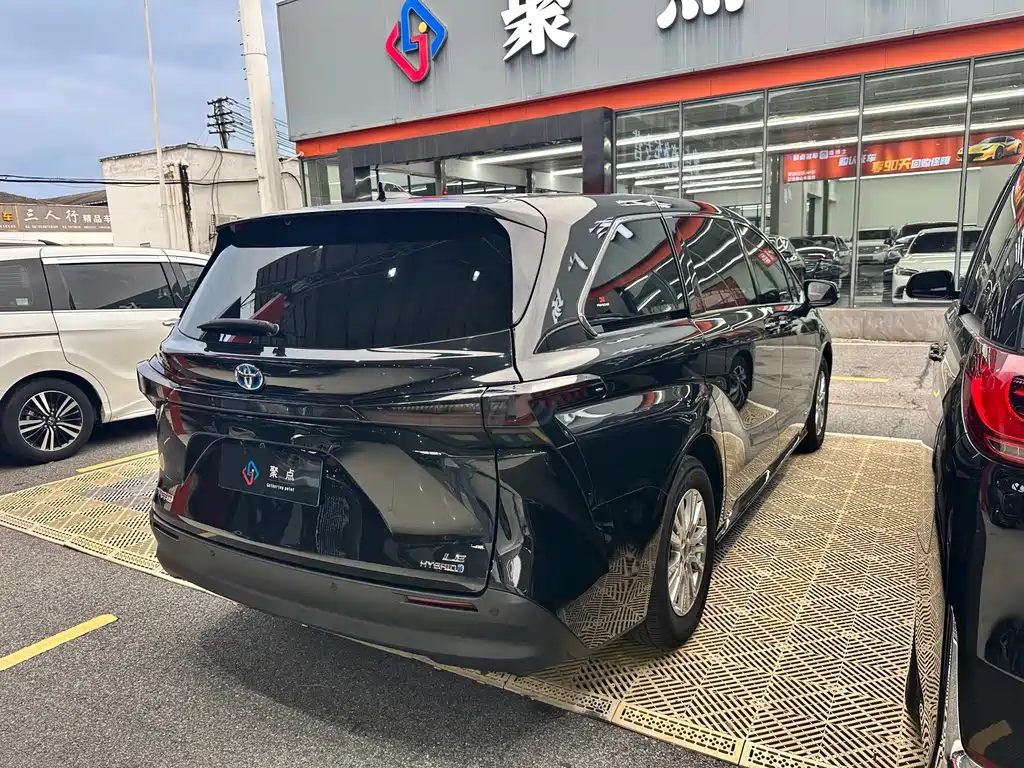 Toyota Sienna — миниатюра 9
