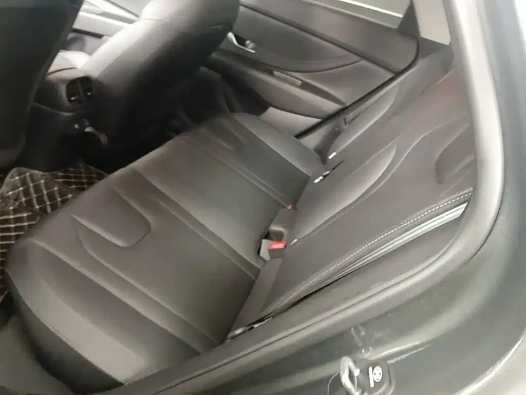 Hyundai Elantra — миниатюра 17