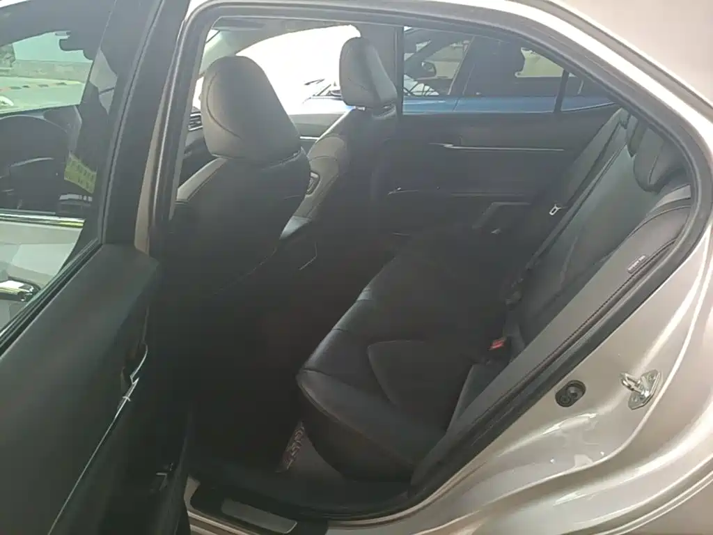 Toyota Camry — миниатюра 17