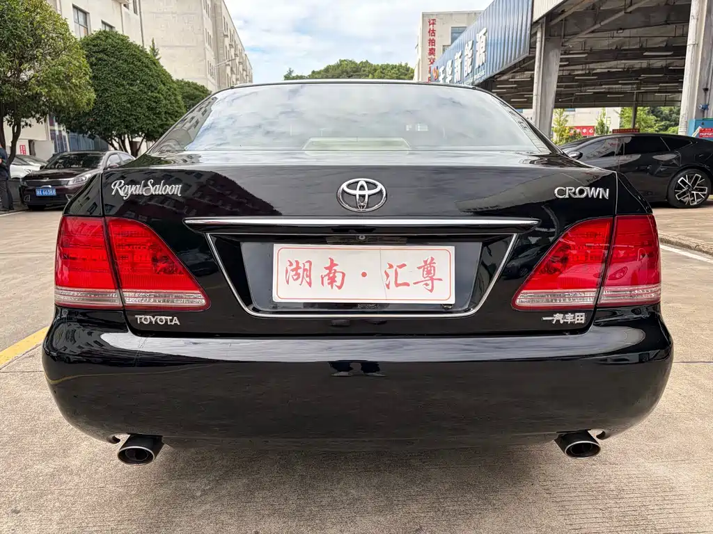 Toyota Crown — миниатюра 19