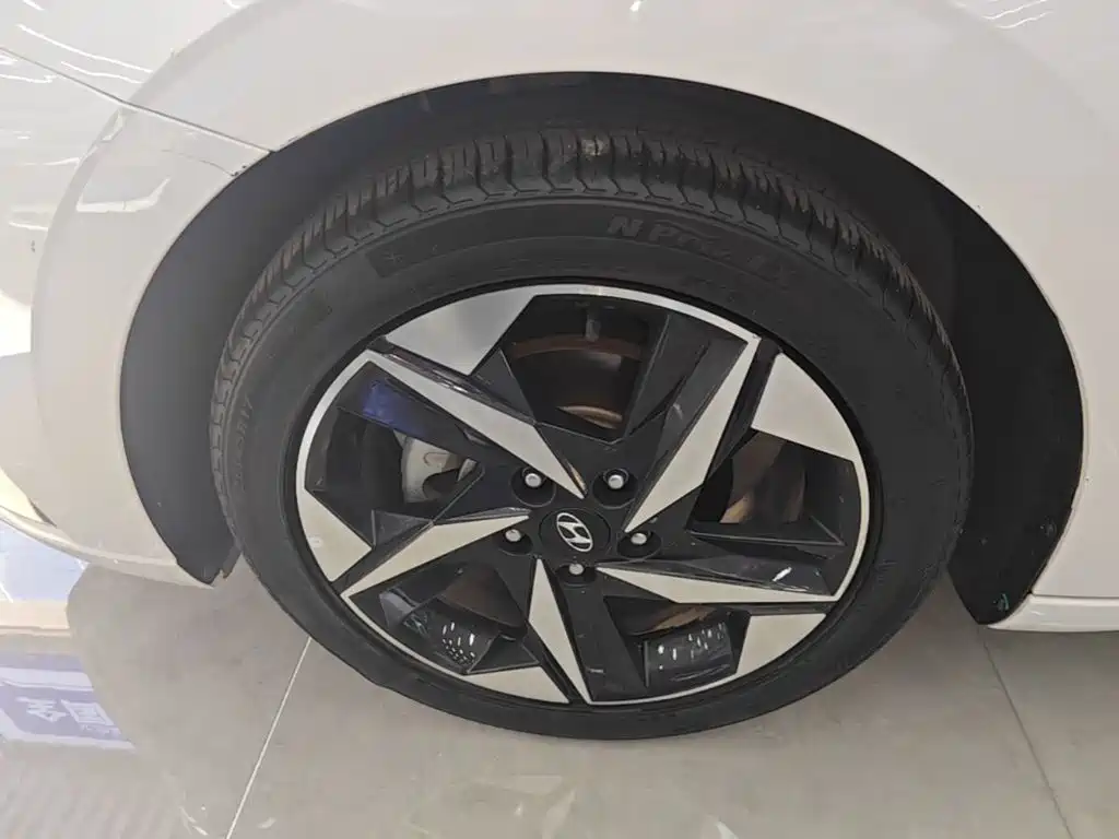 Hyundai Elantra — миниатюра 23