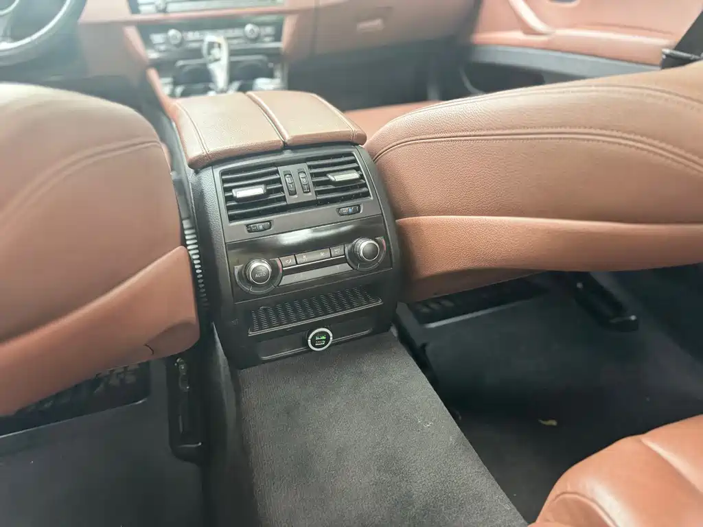 BMW 5 Series — миниатюра 15