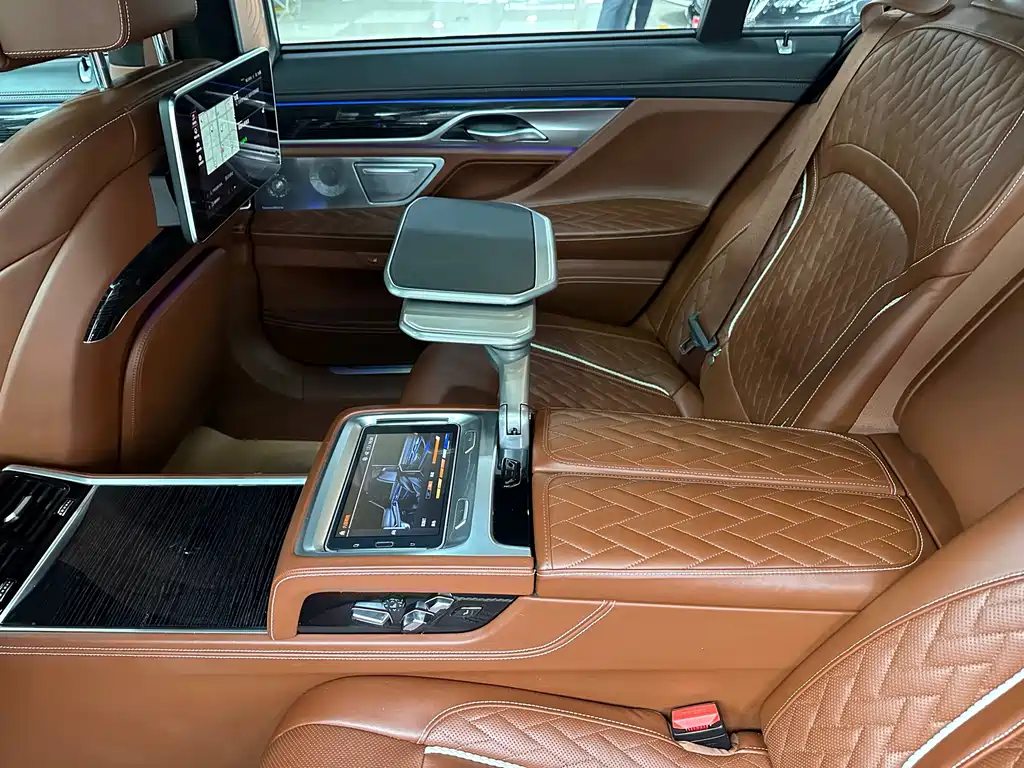 BMW 7 Series Facelift M760Li xDrive V12 Sport Package, фото 17