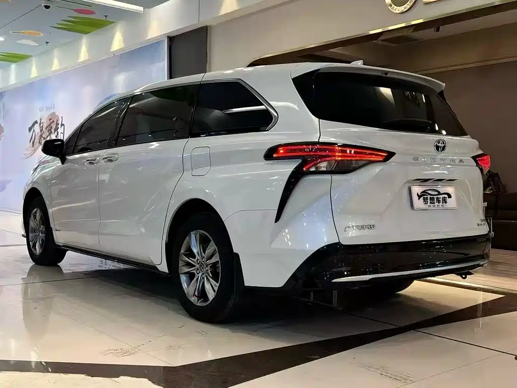 Toyota Sienna 2024 2.5L Luxury
