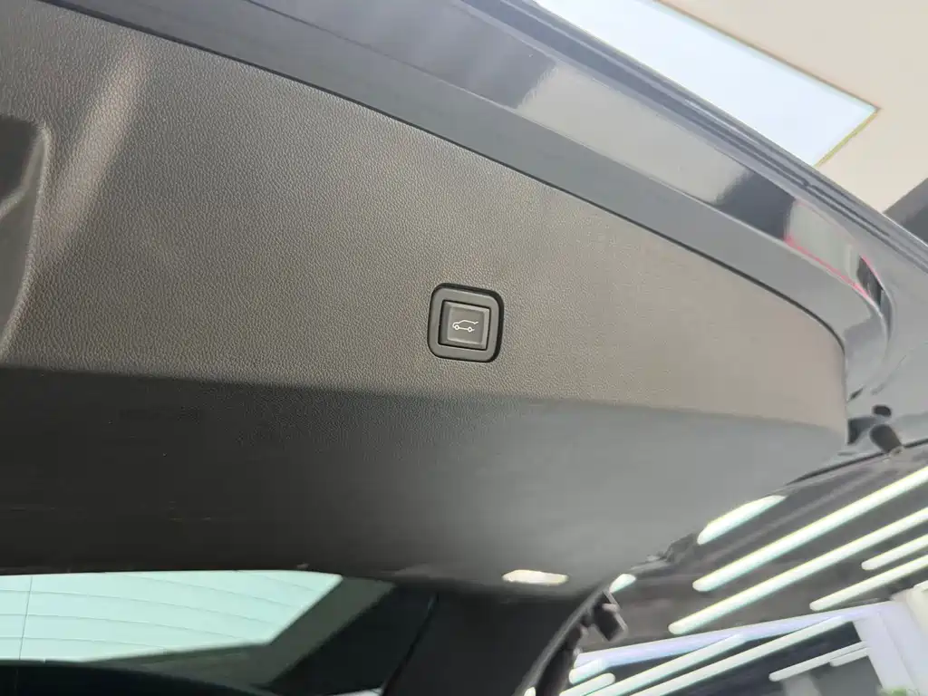 Cadillac XT6 — миниатюра 14