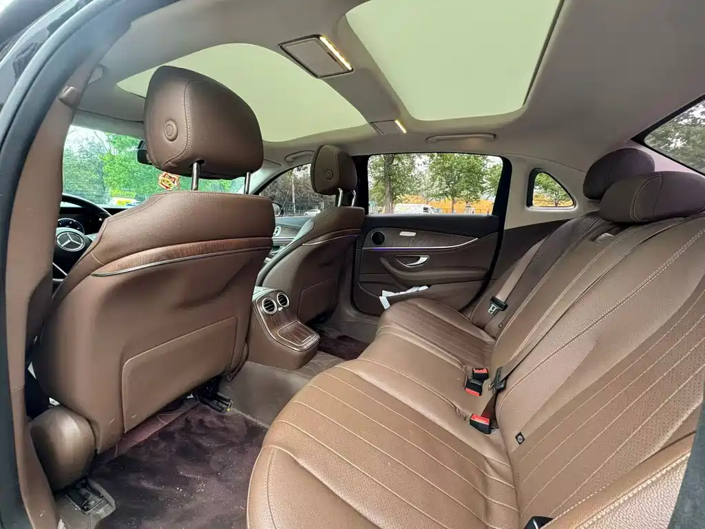 Mercedes-Benz E-Class — миниатюра 5