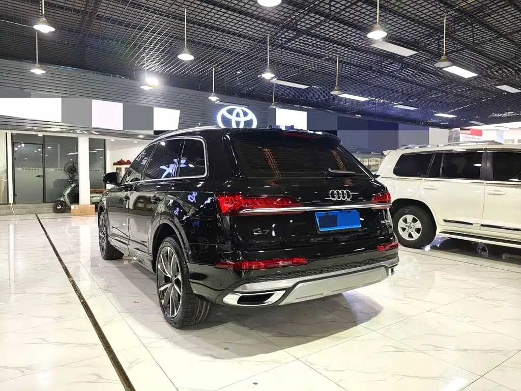 Audi Q7 2023 55 TFSI quattro S line Sport