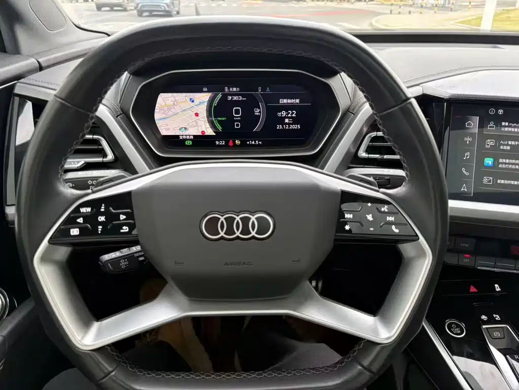 AUDI Q4 E TRON
