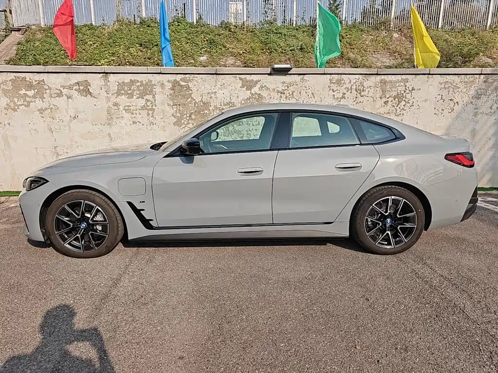 BMW i4 — миниатюра 5