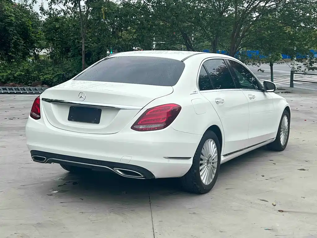 Mercedes-Benz C-Class — миниатюра 6