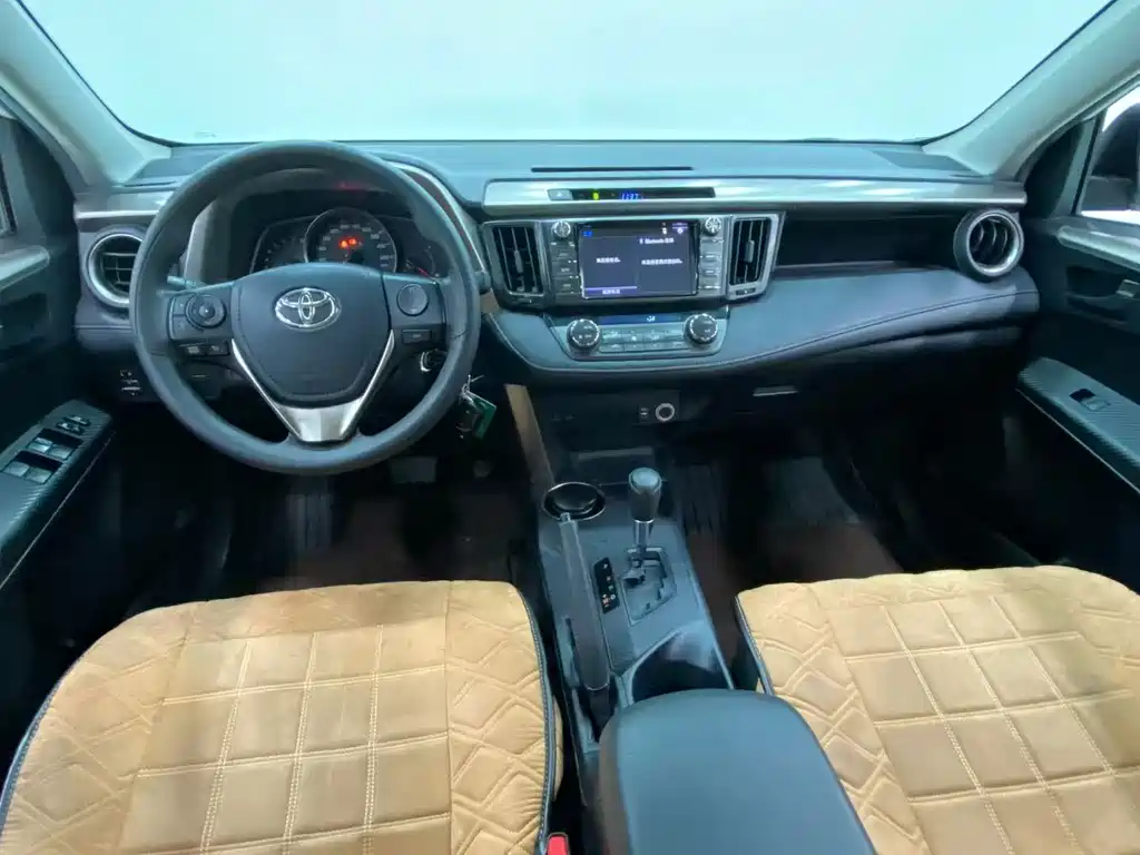 Toyota RAV4 — миниатюра 6
