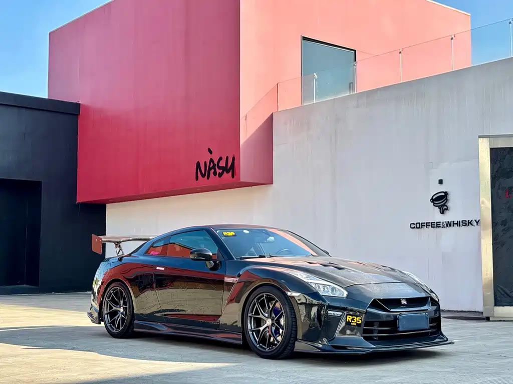 Nissan GT-R — миниатюра 3