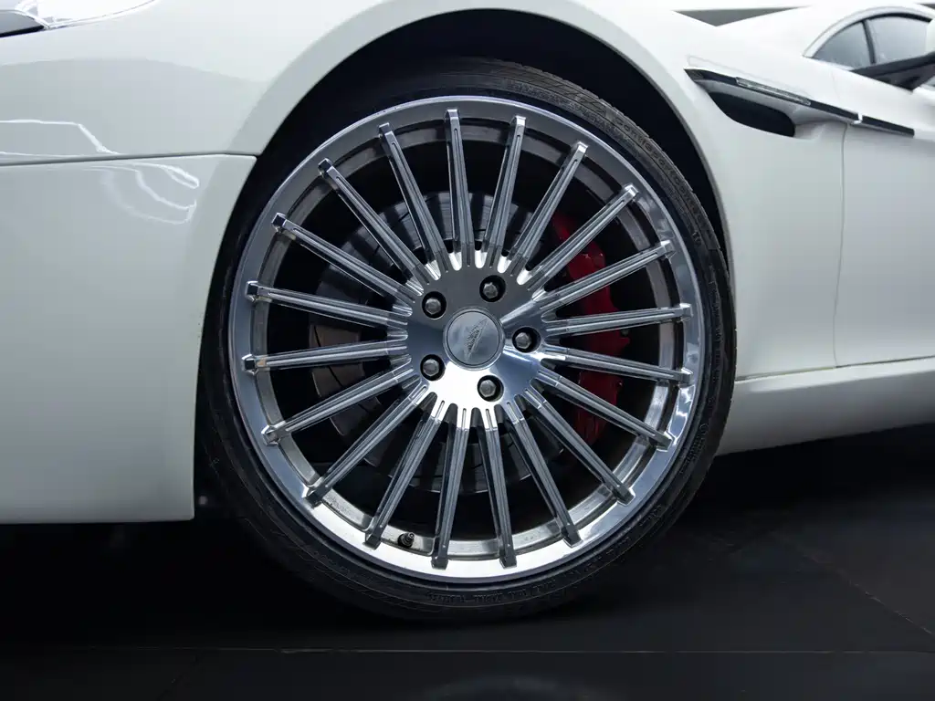Aston Martin Rapide — миниатюра 48