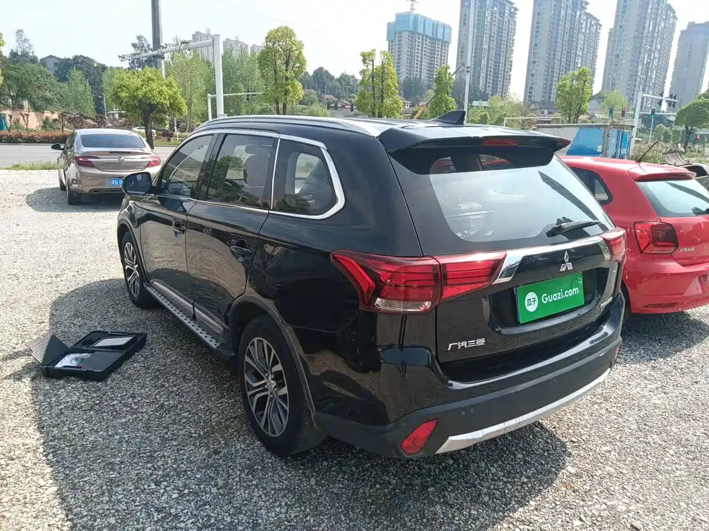Mitsubishi Outlander — миниатюра 23