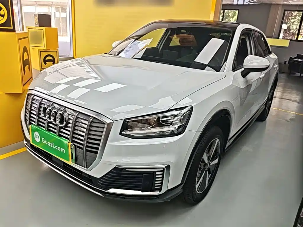 Audi Q2L e-tron — миниатюра 2