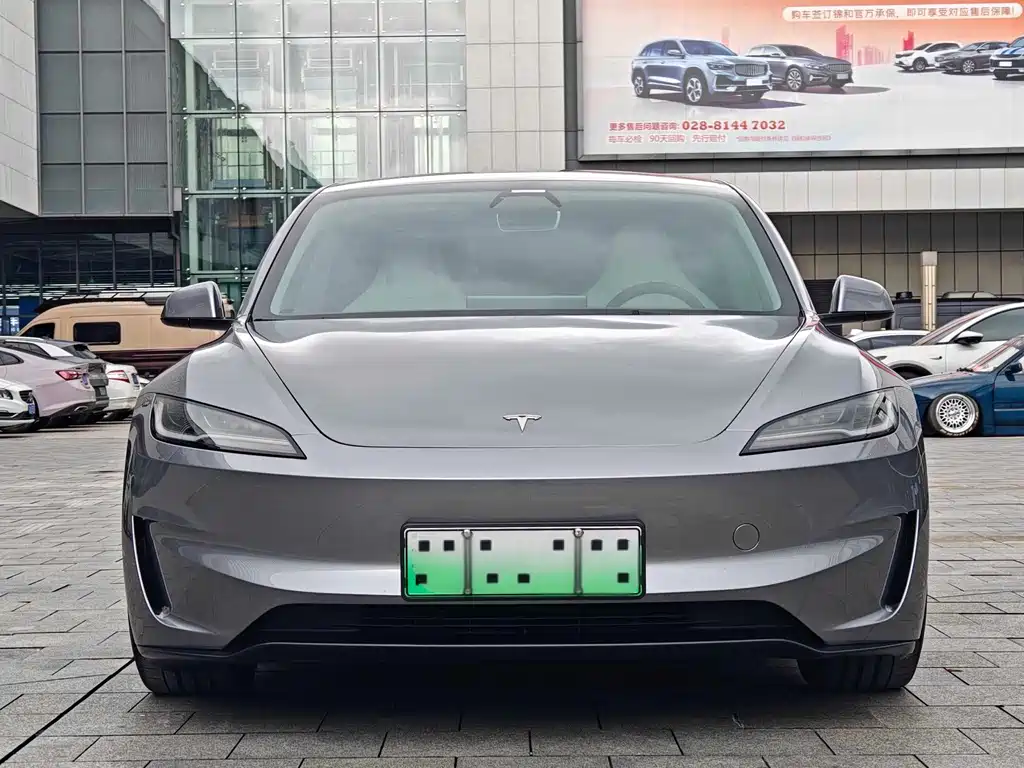 Tesla Model 3 — миниатюра 2