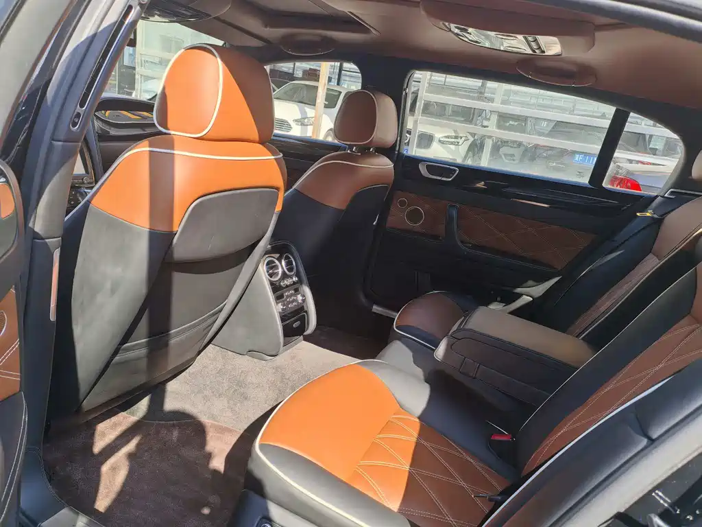 Bentley Flying Spur — миниатюра 3