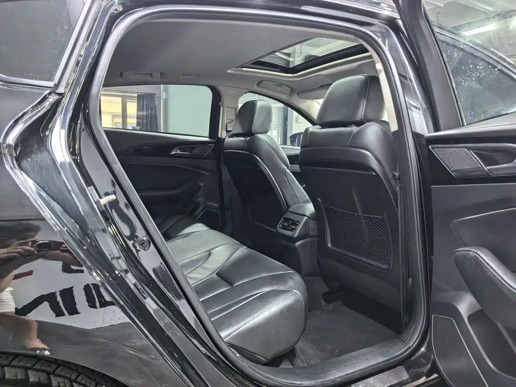 Hongqi Hongqi H5 — миниатюра 11