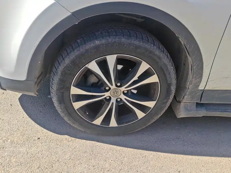 Toyota RAV4 — миниатюра 6