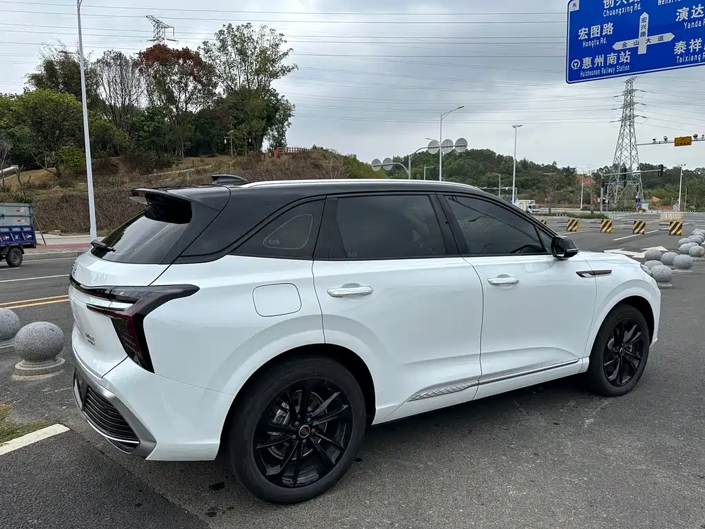 Hongqi HS3 PHEV 2025 117km