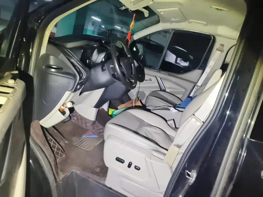 Ford Tourneo — миниатюра 9