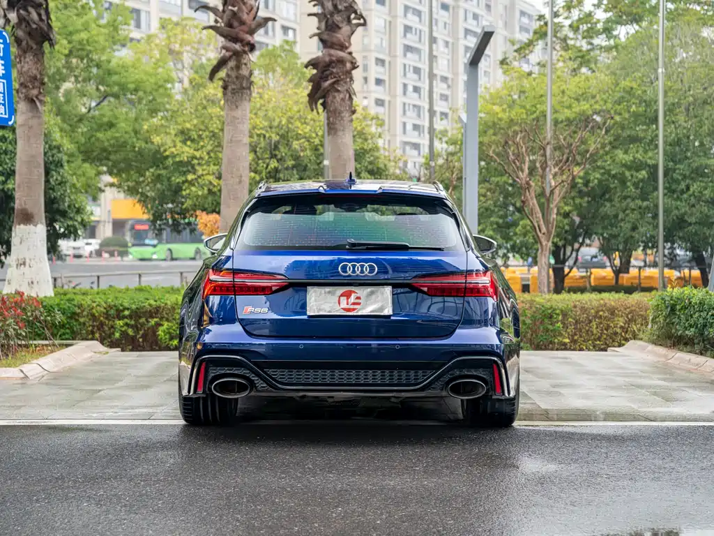 AUDI RS 6