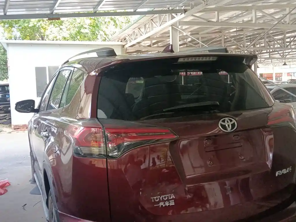 Toyota RAV4 — миниатюра 9