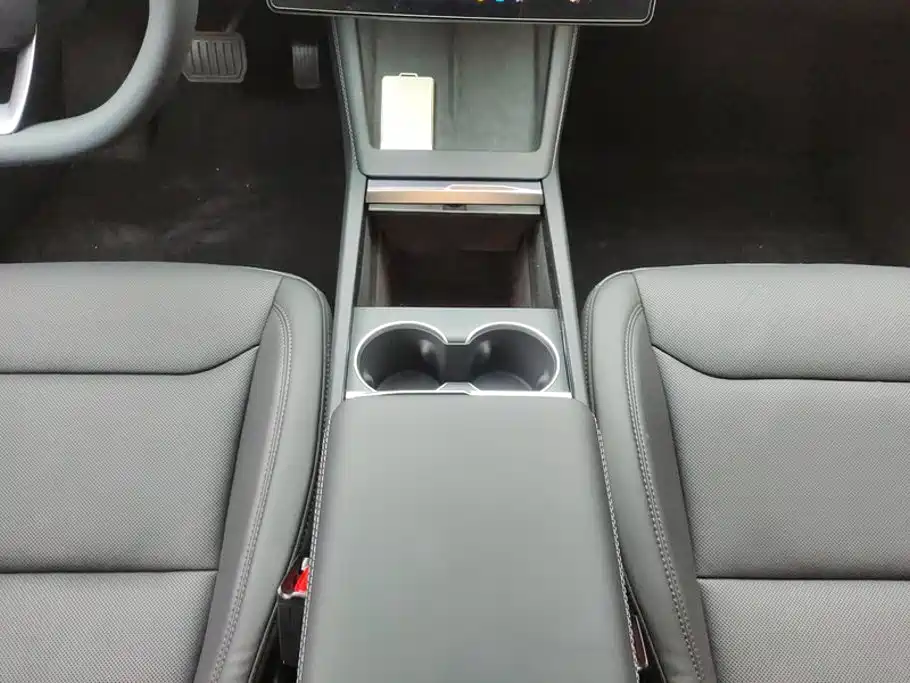 Tesla Model 3 — миниатюра 16