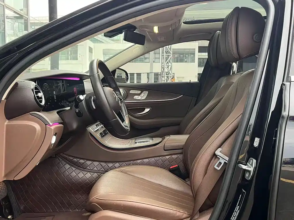 Mercedes-Benz E-Class — миниатюра 8