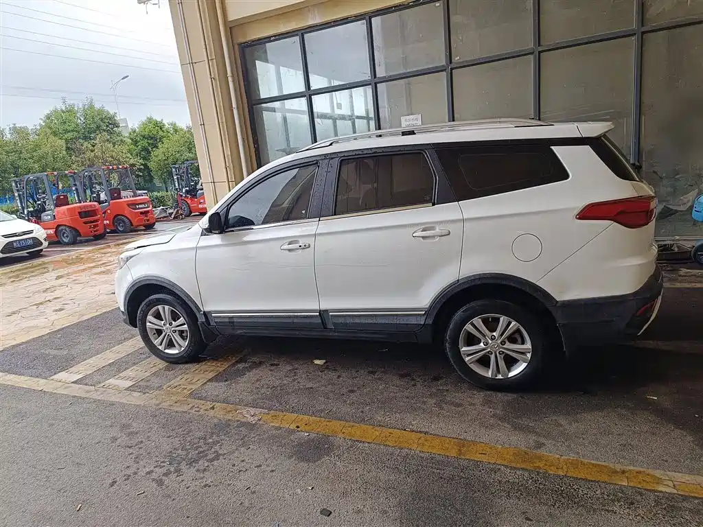 BAIC HUANSU BAIC MAGIC SPEED S3