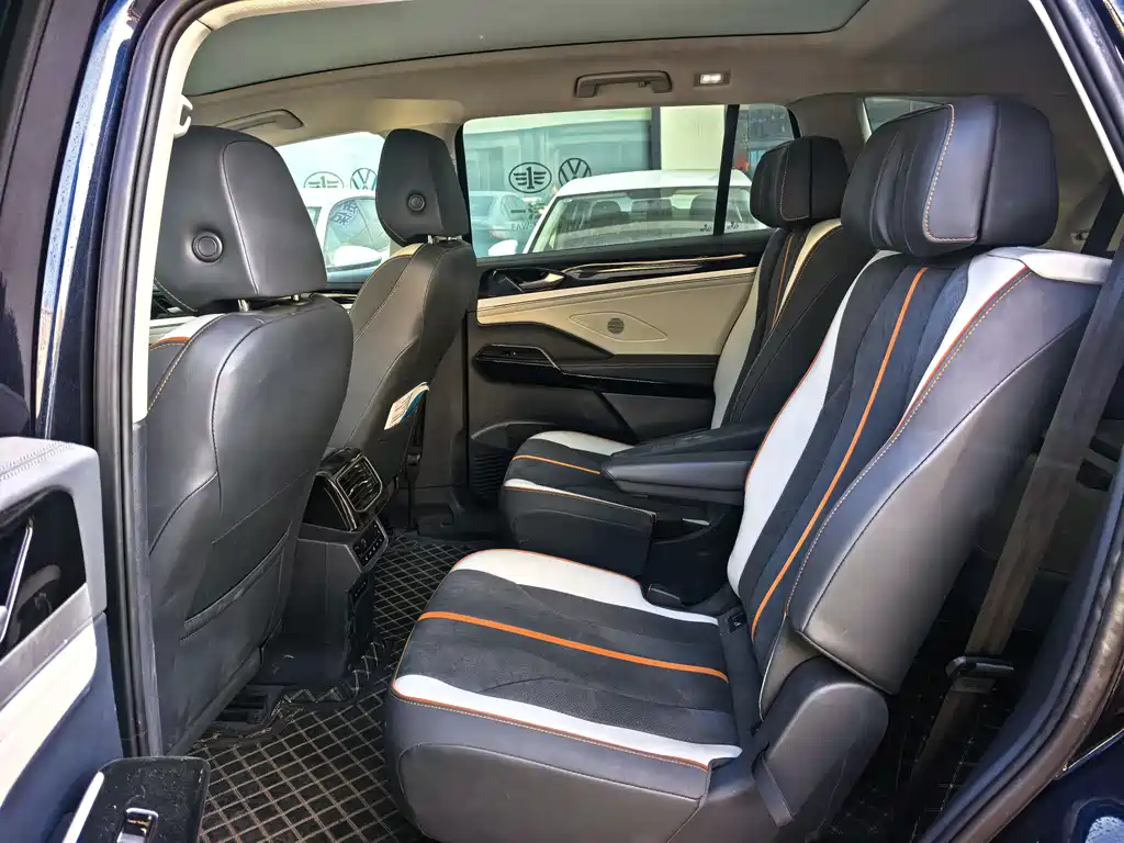 VOLKSWAGEN ID.6 CROZZ