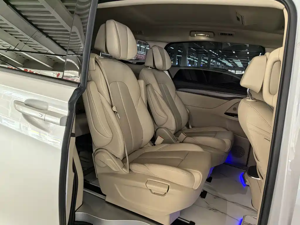 Buick GL8 Hybrid — миниатюра 12