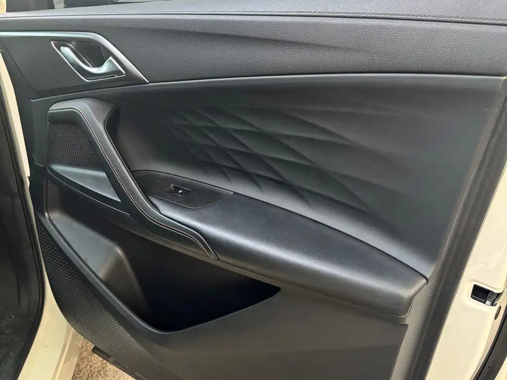 Roewe RX5 — миниатюра 9