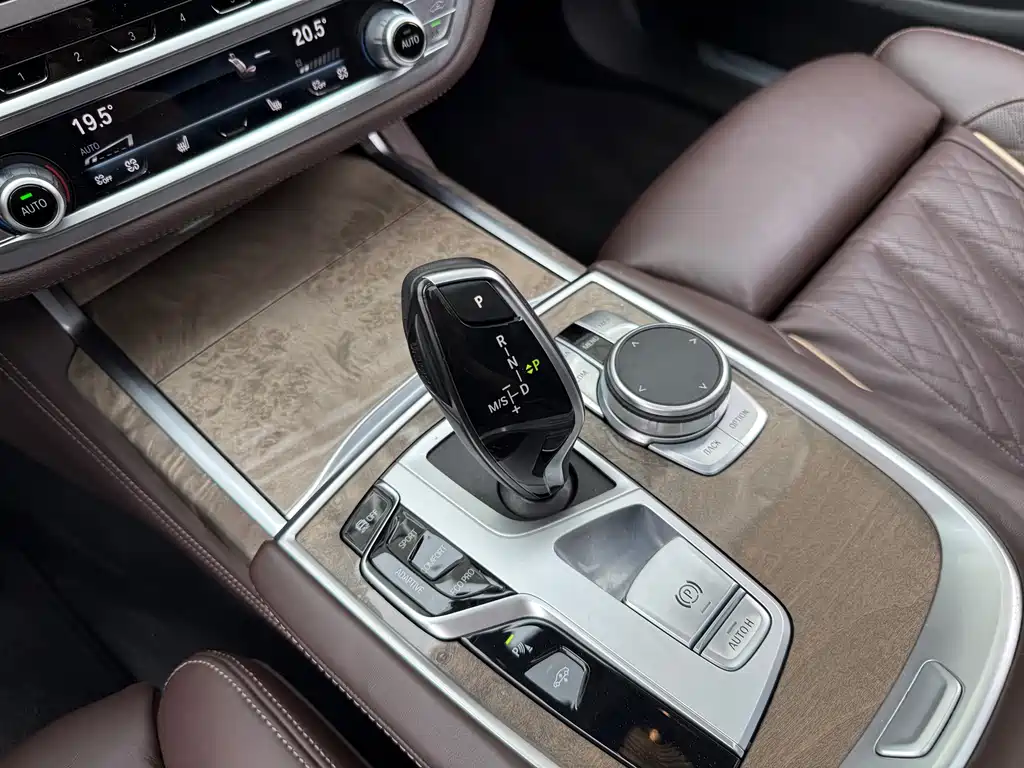 BMW 7 SERIES