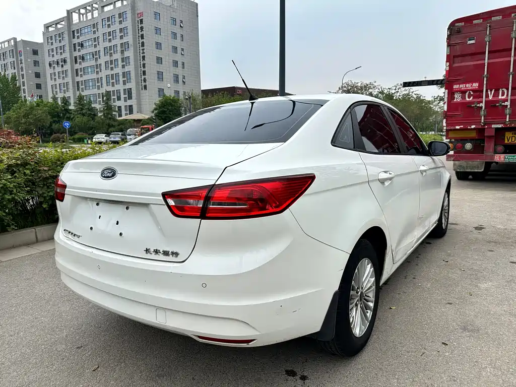 Ford Escort 2015 1.5L AT Comfort