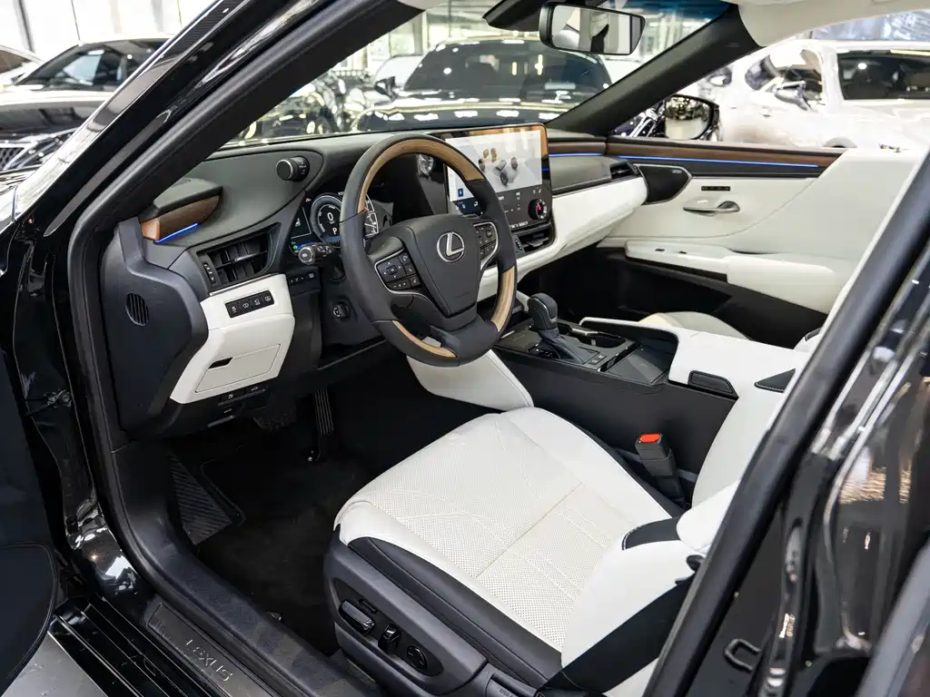 Lexus ES 2025 300h Executive