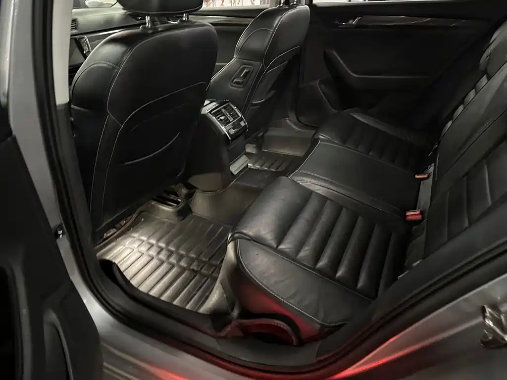 Skoda Superb — миниатюра 3