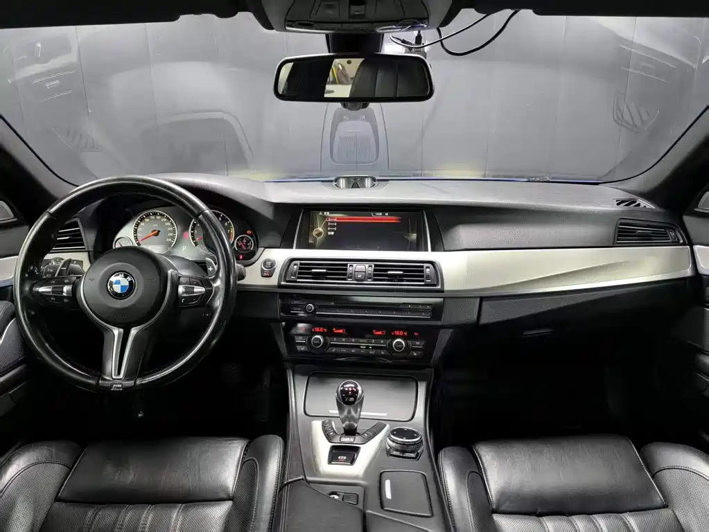 BMW M5 — миниатюра 8