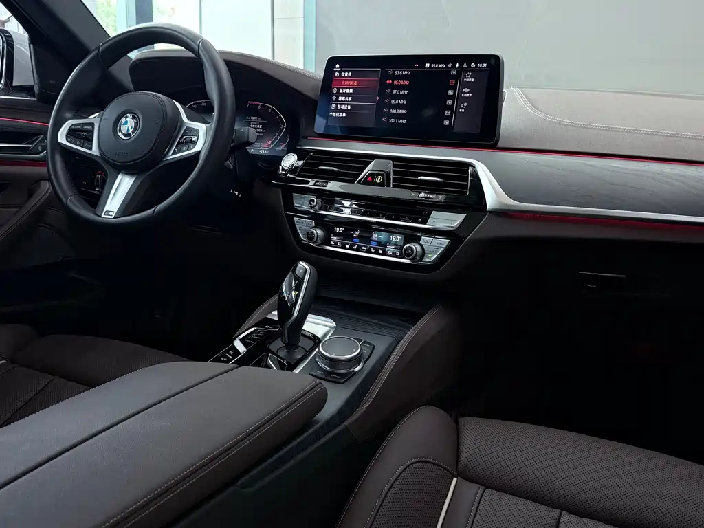 BMW 5 Series — миниатюра 11