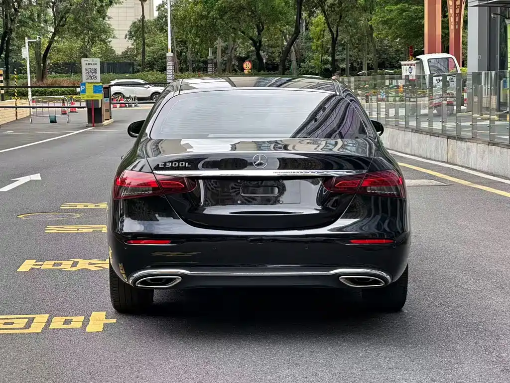 Mercedes-Benz E-Class — миниатюра 5