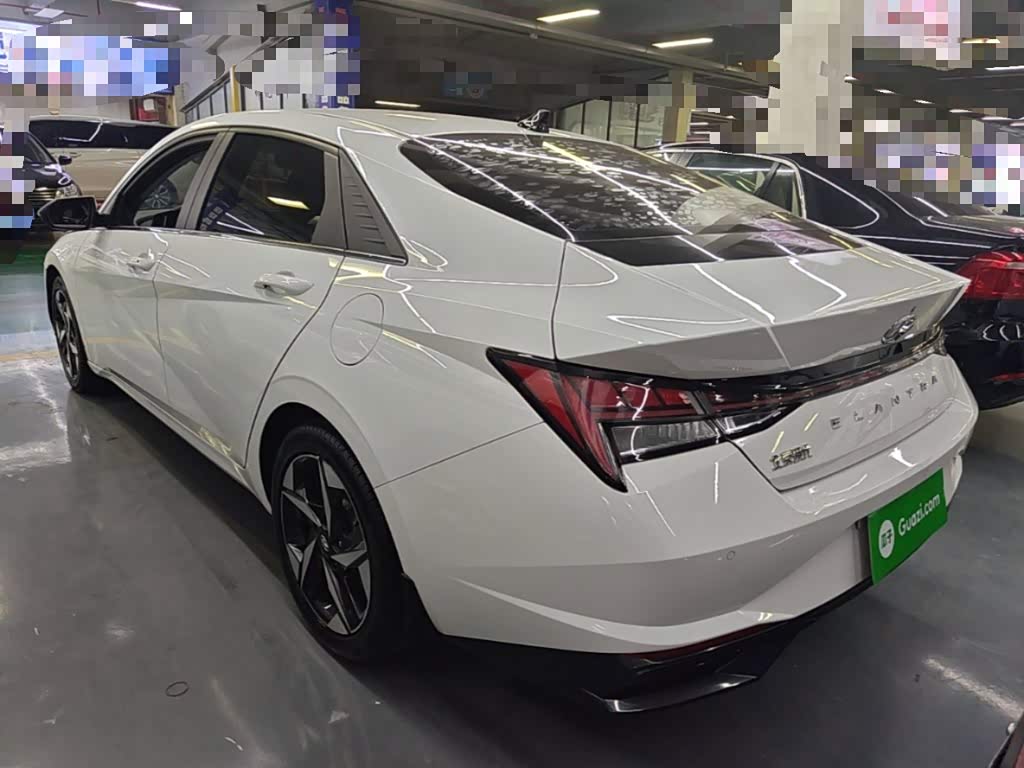 Hyundai Elantra 1.5 л 2021 г. Белый, пробег 45100 км