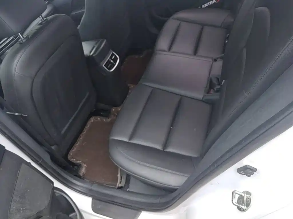 Hyundai Elantra — миниатюра 17