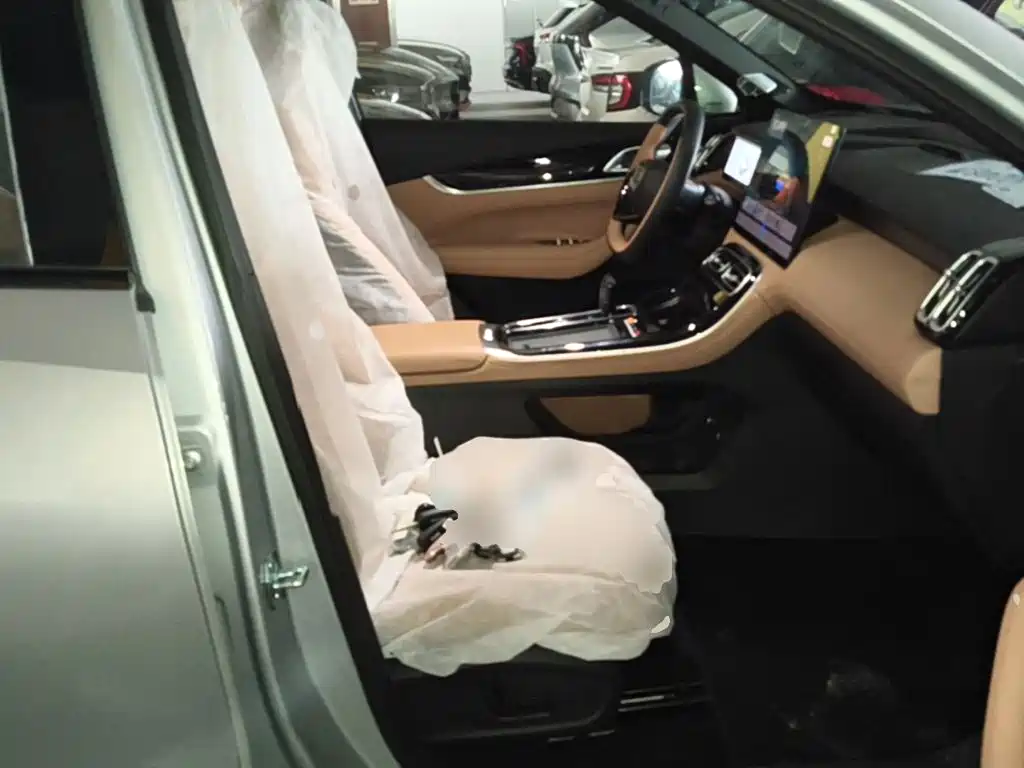 Geely Boyue L — миниатюра 25