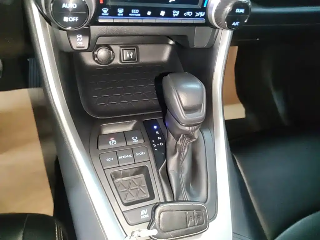 Toyota RAV4 — миниатюра 14