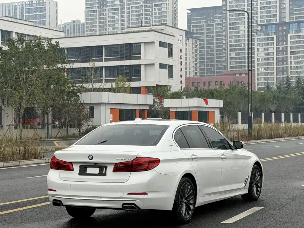 BMW 5 Series New Energy — миниатюра 7