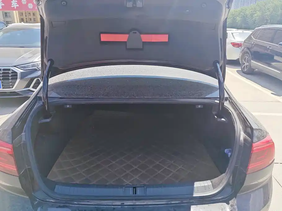Volkswagen Magotan PHEV — миниатюра 4